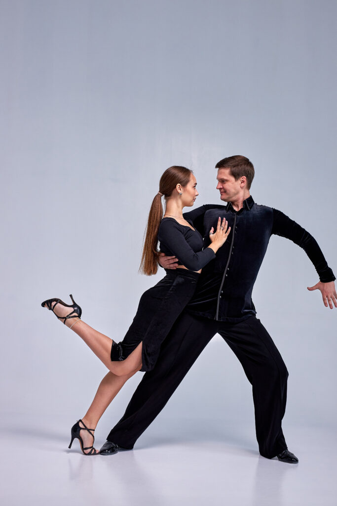 Expressive American Smooth performance with dynamic open choreography